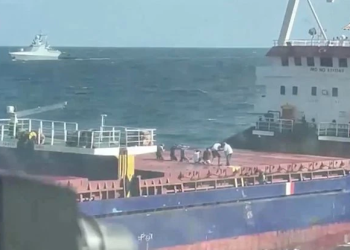 Tensión Aumenta: Rusia Abre Fuego a Buque Cerca de Ucrania