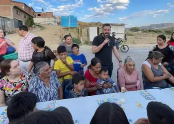 ESCUCHA EDGAR PIÑÓN A VECINOS DE LA CHE GUEVARA