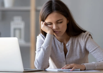 ¿Duermes menos de 5 horas? Esto podría pasarle a tu cuerpo