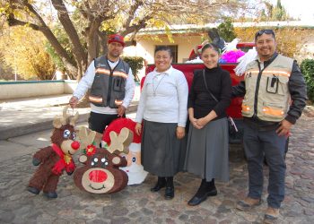 Grupo Coanzamex entrega cobijas, ropa, juguetes y alimentos