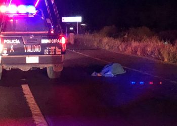 ATROPELLA y MATA a dos mujeres rumbo a Aldama; quita las placas a la camioneta y HUYE a pie