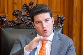 Samuel García pierde la candidatura y se baja de la campaña; regresa como gobernador de NL