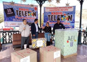 Entrega Fiscalía Zona Sur juguetes al Radioteletón Parralense