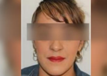 Reunió a alumnos y maestros en la cancha de una Secundaria en El Vergel para discriminar a jovencita de 15 años