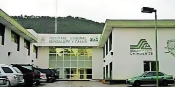 Llega joven de 23 años heriɗo de ɓaIa al hospital de Guadalupe y Calvo y muɛrɛ