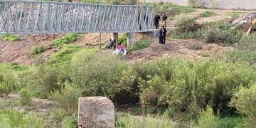 También la mujer que se colgó de un puente tenía 24 años
