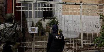 Catean casa en Praderas y aseguran menos de 2 gramos de droga