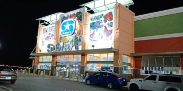 Detienen a dos guardias de seguridad de S-Mart tras acusar falsamente de roɓo a una adulta mayor